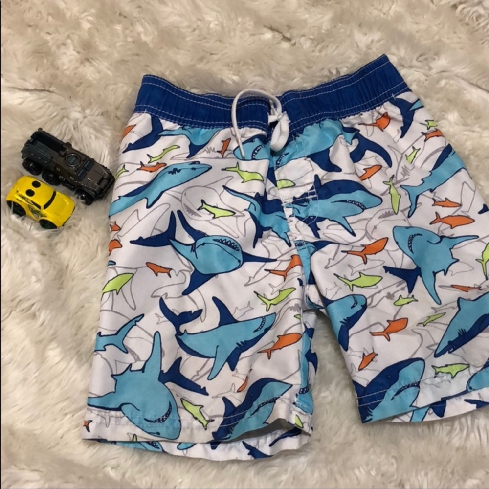 🌺old navy boys shark board shorts size 3T